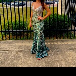Prom/homecoming dress worn once size 4